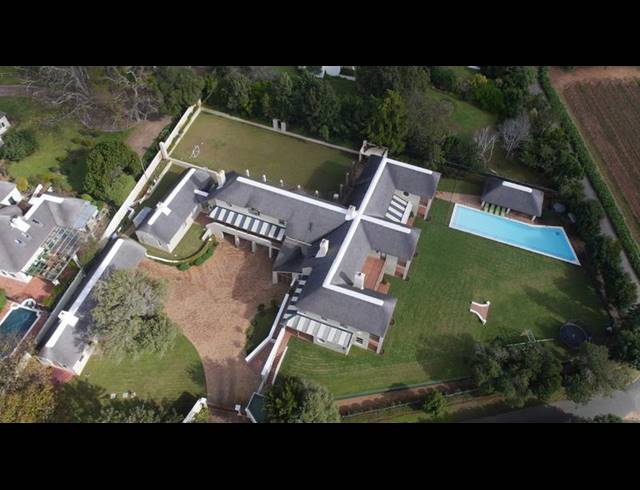 9 BEDROOM HOUSE FOR SALE IN CONSTANTIA